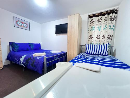 Habitación Triple Estándar del hotel Stratford Hotel. Foto 1