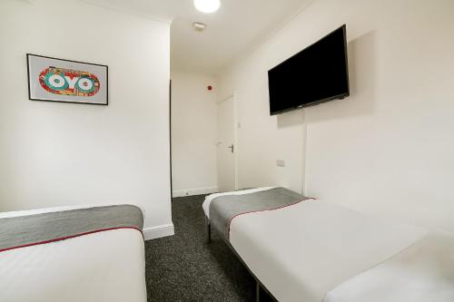 Habitación Triple Estándar del hotel Stratford Hotel. Foto 8