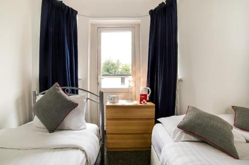 Habitación Triple Estándar del hotel Stratford Hotel. Foto 9