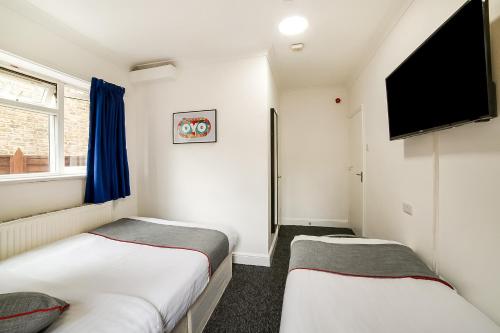 Habitación Triple Estándar del hotel Stratford Hotel. Foto 10