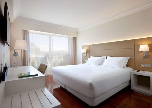 Habitación Doble Estándar - 1 o 2 camas del hotel NH Pamplona Iruña Park. Foto 1