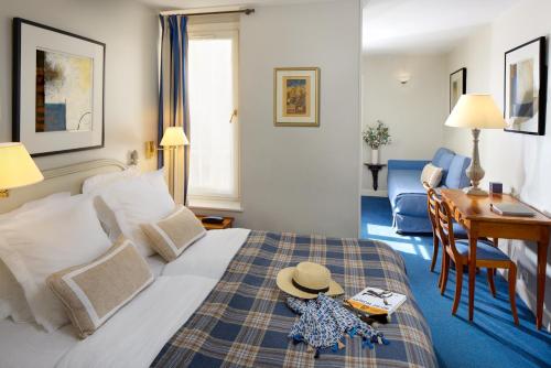 Habitación Triple Superior del hotel Relais Du Louvre. Foto 3