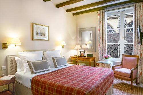 2 habitaciones comunicadas del hotel Relais Du Louvre. Foto 1