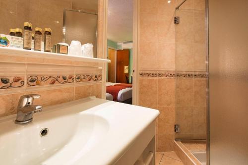 Habitación cuádruple del hotel Terminus Lyon. Foto 4