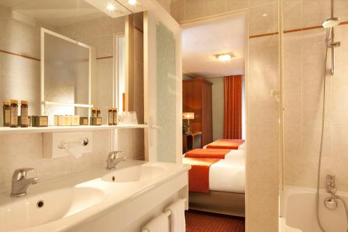Habitación Cuádruple Confort del hotel Terminus Lyon. Foto 3