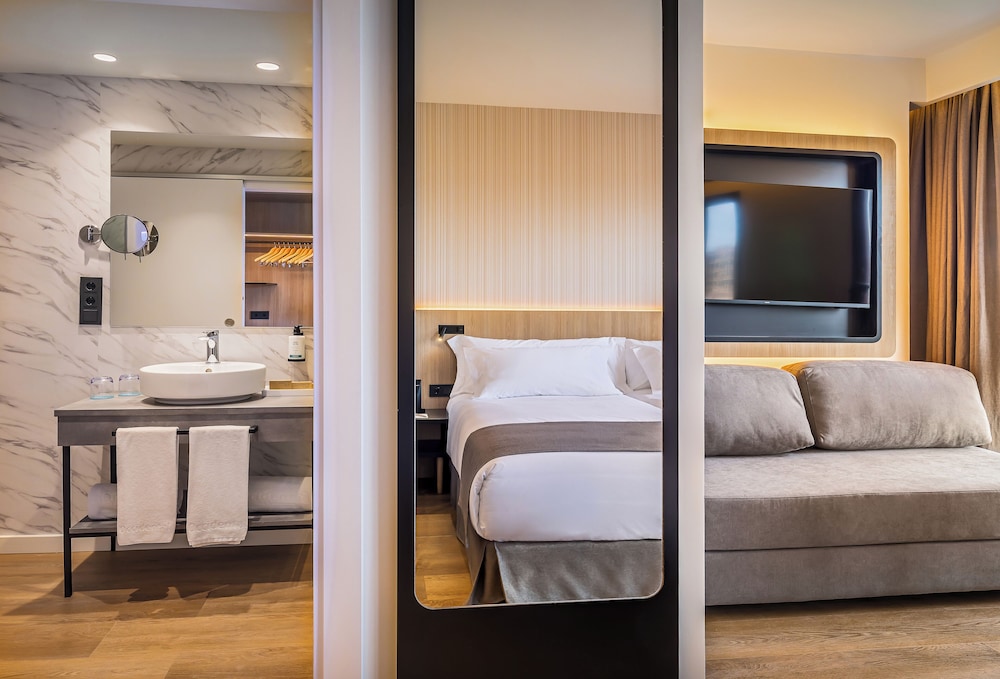 Triple del hotel Occidental Pamplona. Foto 1