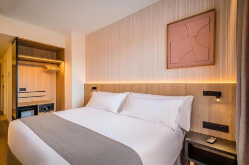 Habitación doble con balcón del hotel Occidental Pamplona. Foto 8