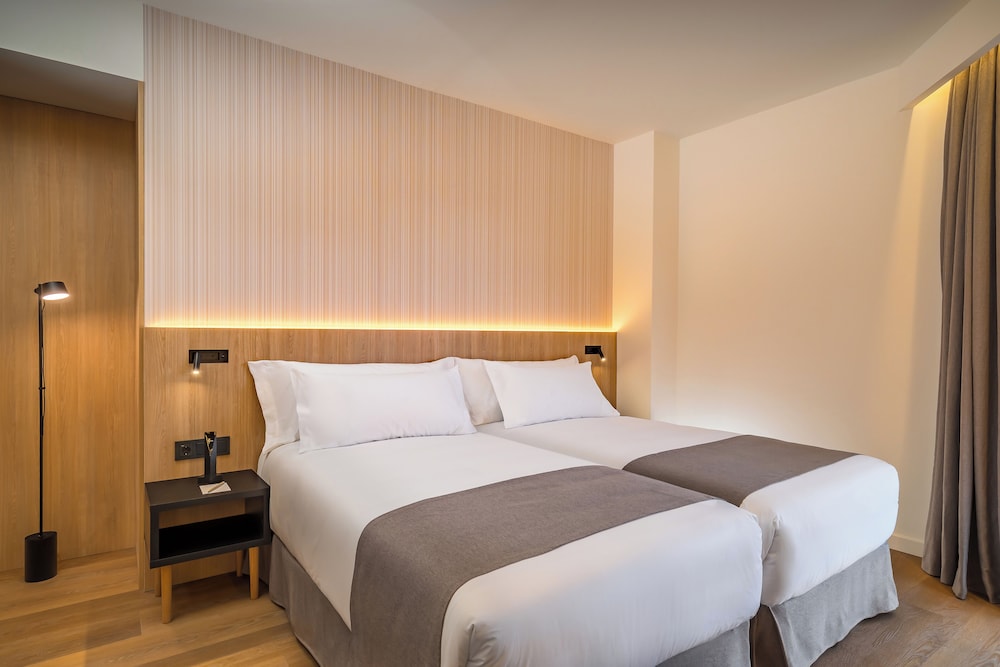 Suite del hotel Occidental Pamplona. Foto 1