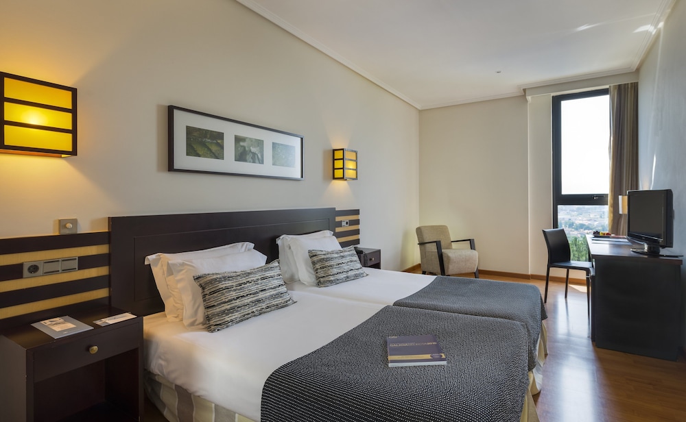 Habitación con 1 cama doble o 2 individuales del hotel Exe Auriense. Foto 2