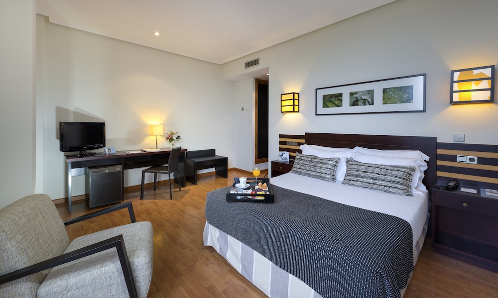 Habitación con 1 cama doble o 2 individuales del hotel Exe Auriense. Foto 4