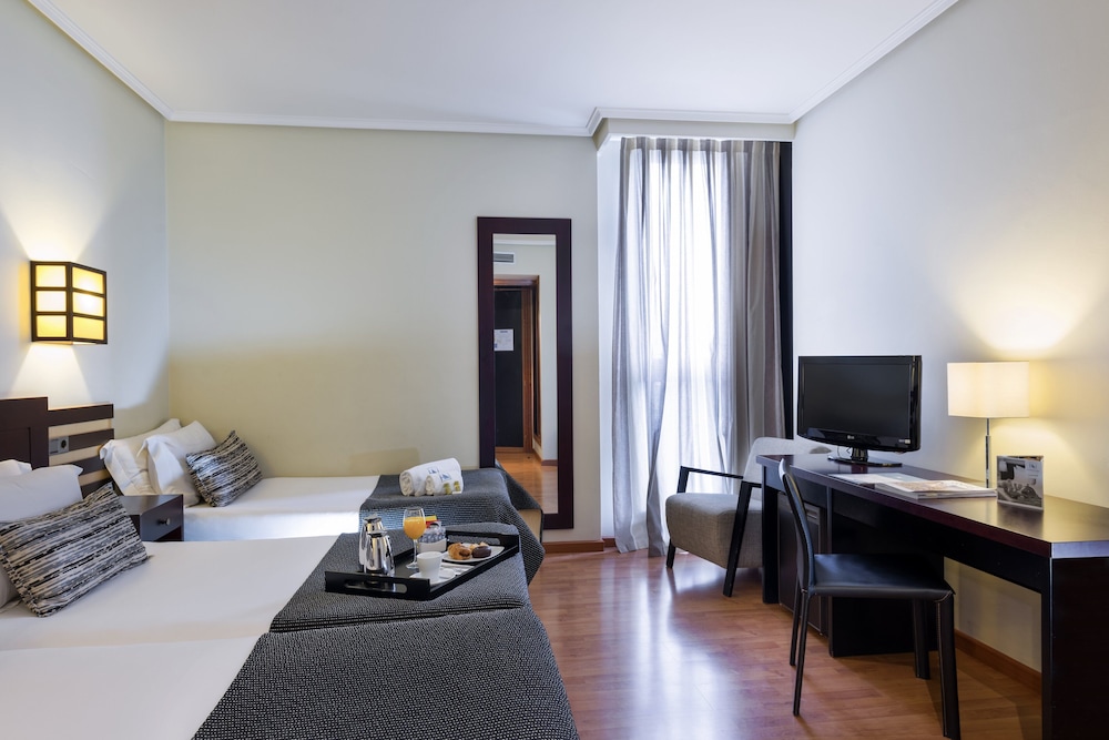 Habitación Triple del hotel Exe Auriense. Foto 4