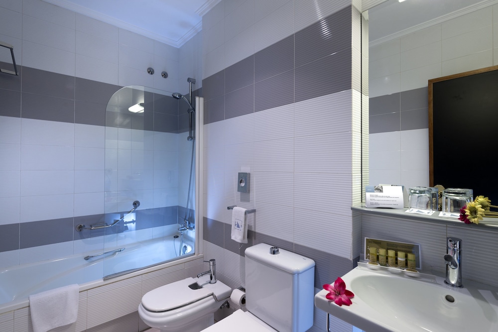 Habitación Triple del hotel Exe Auriense. Foto 5