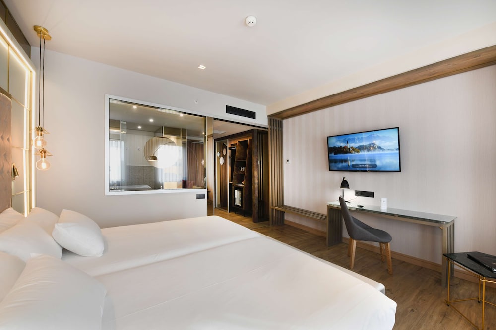 Habitación superior del hotel Barcelo Ourense. Foto 4