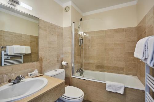 Habitación Triple del hotel Beauquartier Montmartre. Foto 5
