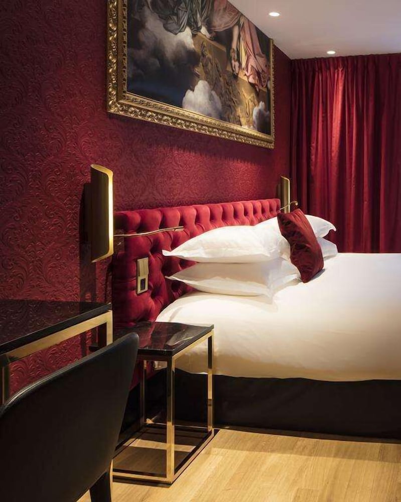 Habitación clásica doble del hotel Eiffel Petit Louvre. Foto 1