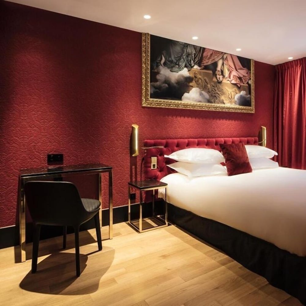 Habitación Triple del hotel Eiffel Petit Louvre