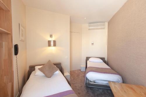 Habitación Familiar del hotel France Albion. Foto 4