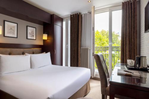 Habitación Doble con balcón del hotel Abbatial Saint Germain. Foto 4