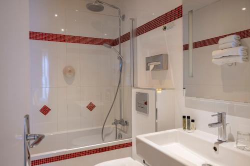 Habitación Superior del hotel Abbatial Saint Germain. Foto 6