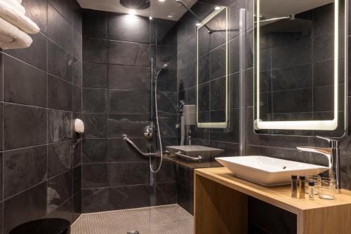 Suite Junior del hotel Abbatial Saint Germain. Foto 3