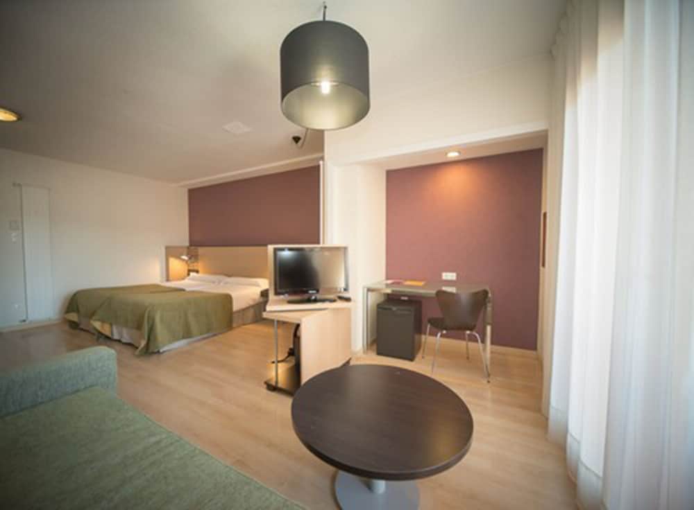 Habitación Cuádruple del hotel Oroel and Spa. Foto 2