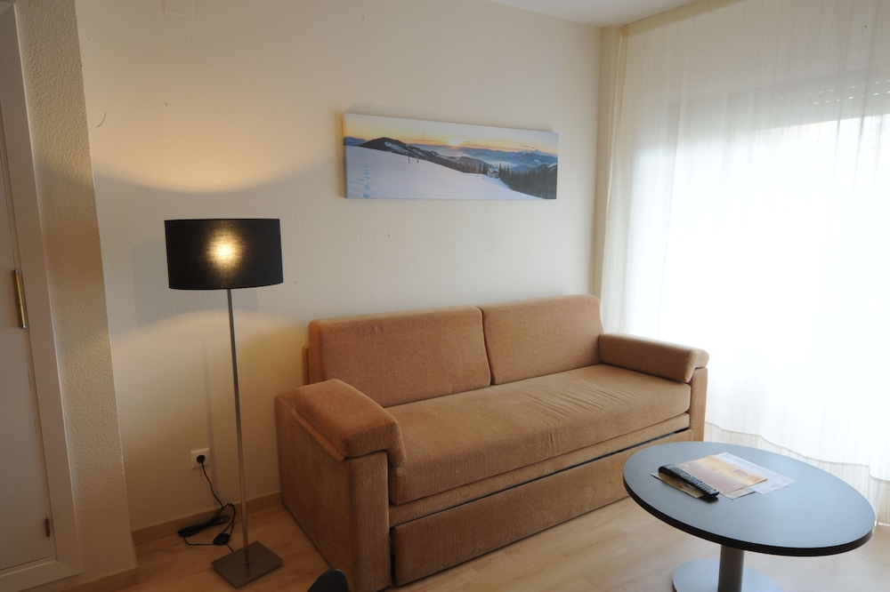 Habitación Cuádruple del hotel Oroel and Spa. Foto 3
