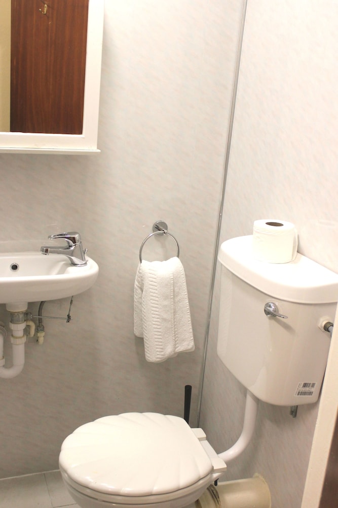 Habitación con 2 camas individuales del hotel Stanley House. Foto 3