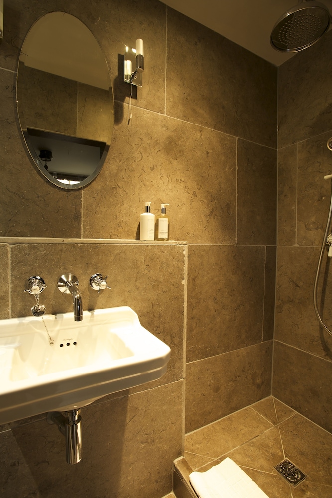 Habitación Doble Encantada del hotel Georgian House. Foto 3