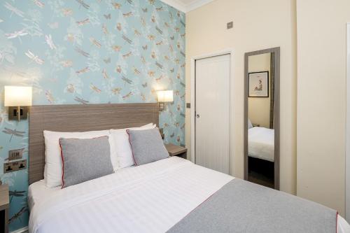 Habitación Doble Estándar del hotel OYO Bakers London Victoria. Foto 1