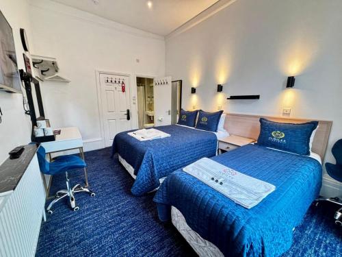 Habitación Triple con balcón del hotel Jubilee Victoria. Foto 21