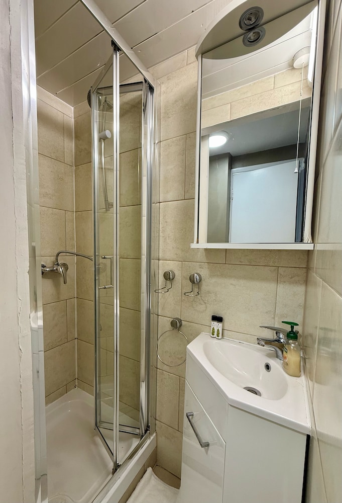 Habitación con 2 camas individuales del hotel Ebury House. Foto 5