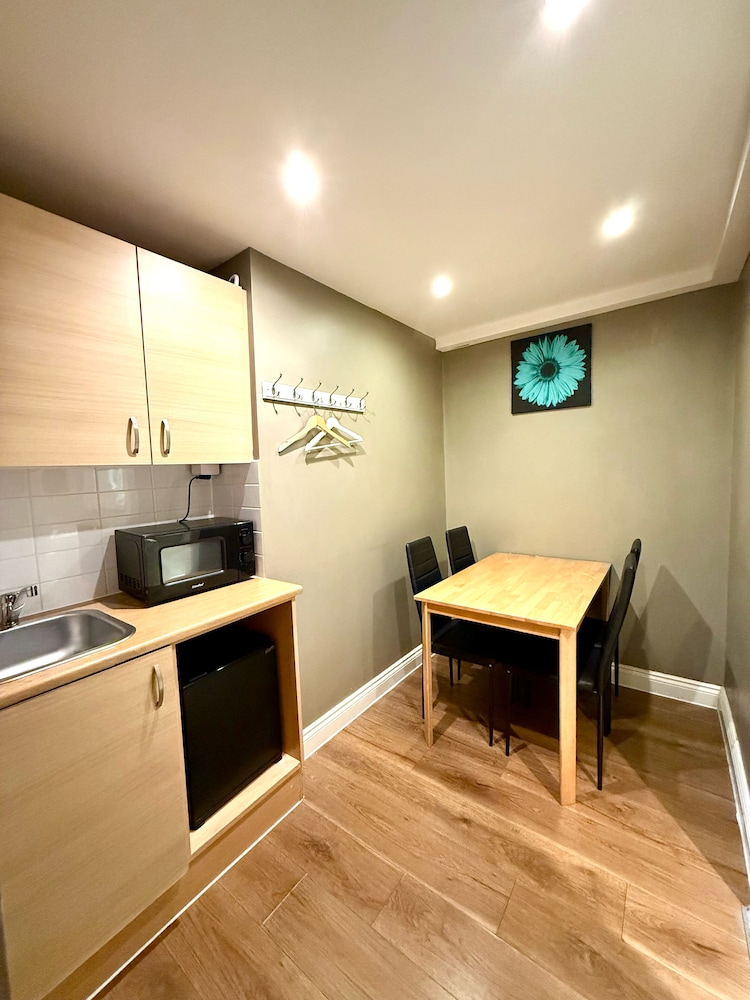 Habitación cuádruple económica del hotel Ebury House. Foto 2