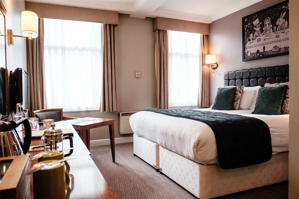 Habitación estándar con 1 cama doble o 2 individuales del hotel The Mad Hatter. Foto 7