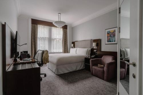 Habitación Estándar - Cama extragrande del hotel Club Quarters , Trafalgar Square. Foto 4