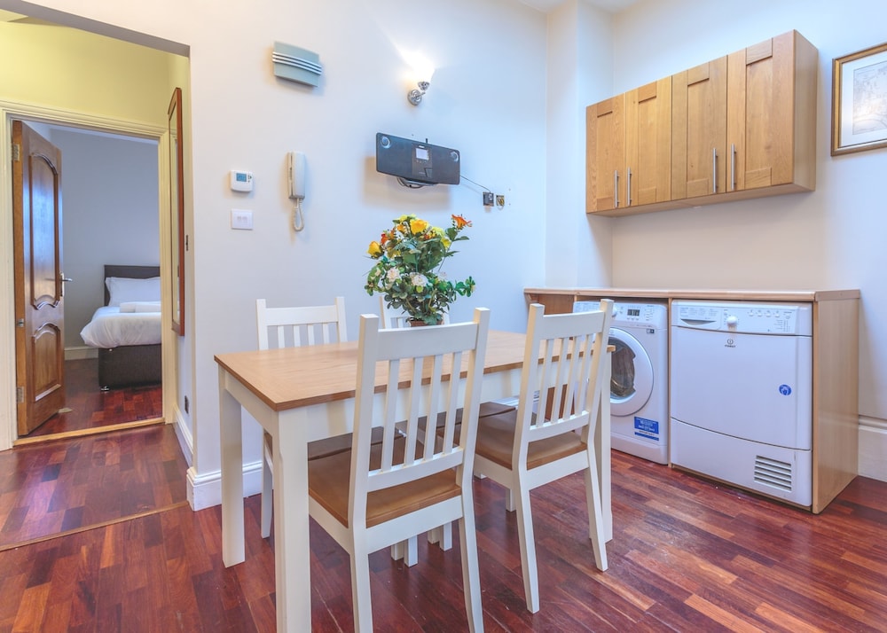 Apartamento familiar, baño privado (3 Bedroom Apartment) del hotel Castletown House. Foto 4