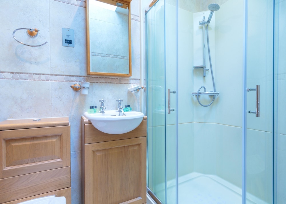 Apartamento familiar, baño privado (3 Bedroom Apartment) del hotel Castletown House. Foto 9