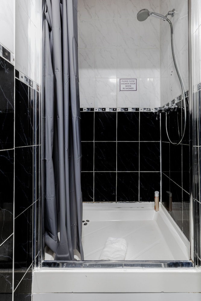 Habitación doble, baño privado del hotel Orlando. Foto 4