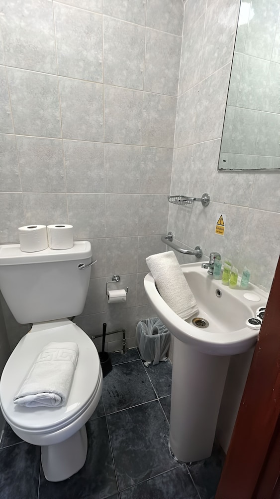 Habitación individual clásica, baño privado del hotel Orlando. Foto 2