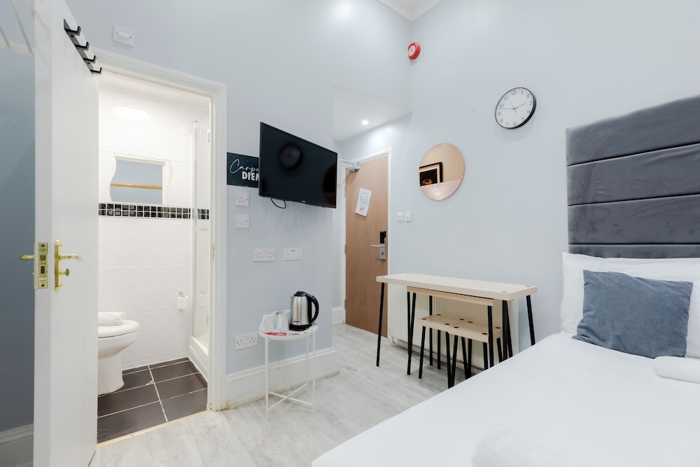 Habitación triple clásica, baño privado del hotel Orlando. Foto 4