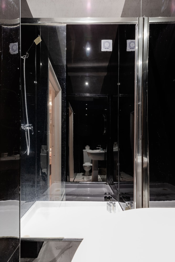 Suite clásica, baño privado del hotel Orlando. Foto 9