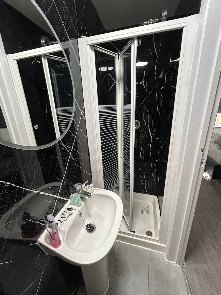 Suite clásica, baño privado del hotel Orlando. Foto 21