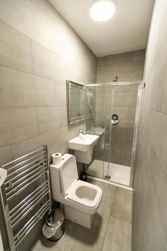 Habitación con baño privado - 2 camas del hotel Comfotel Prpl. Foto 4