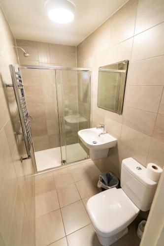 Habitación Doble con baño del hotel Comfotel Prpl. Foto 4