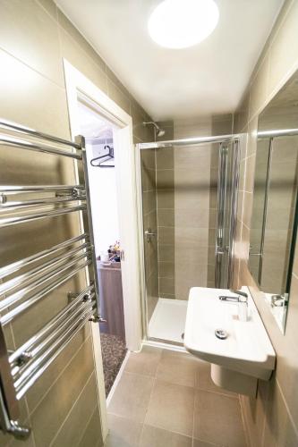Habitación Individual con baño del hotel Comfotel Prpl. Foto 2