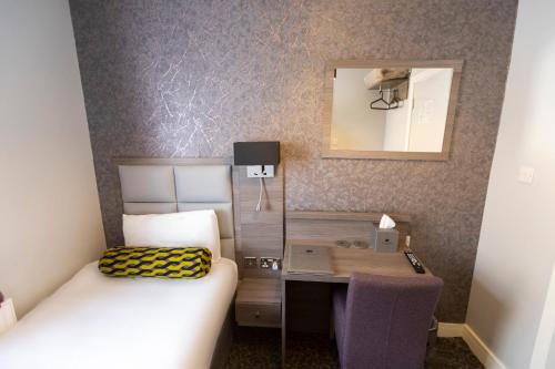 Habitación Individual con baño del hotel Comfotel Prpl. Foto 3