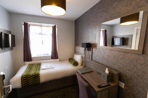 Habitación Individual con baño del hotel Comfotel Prpl. Foto 4
