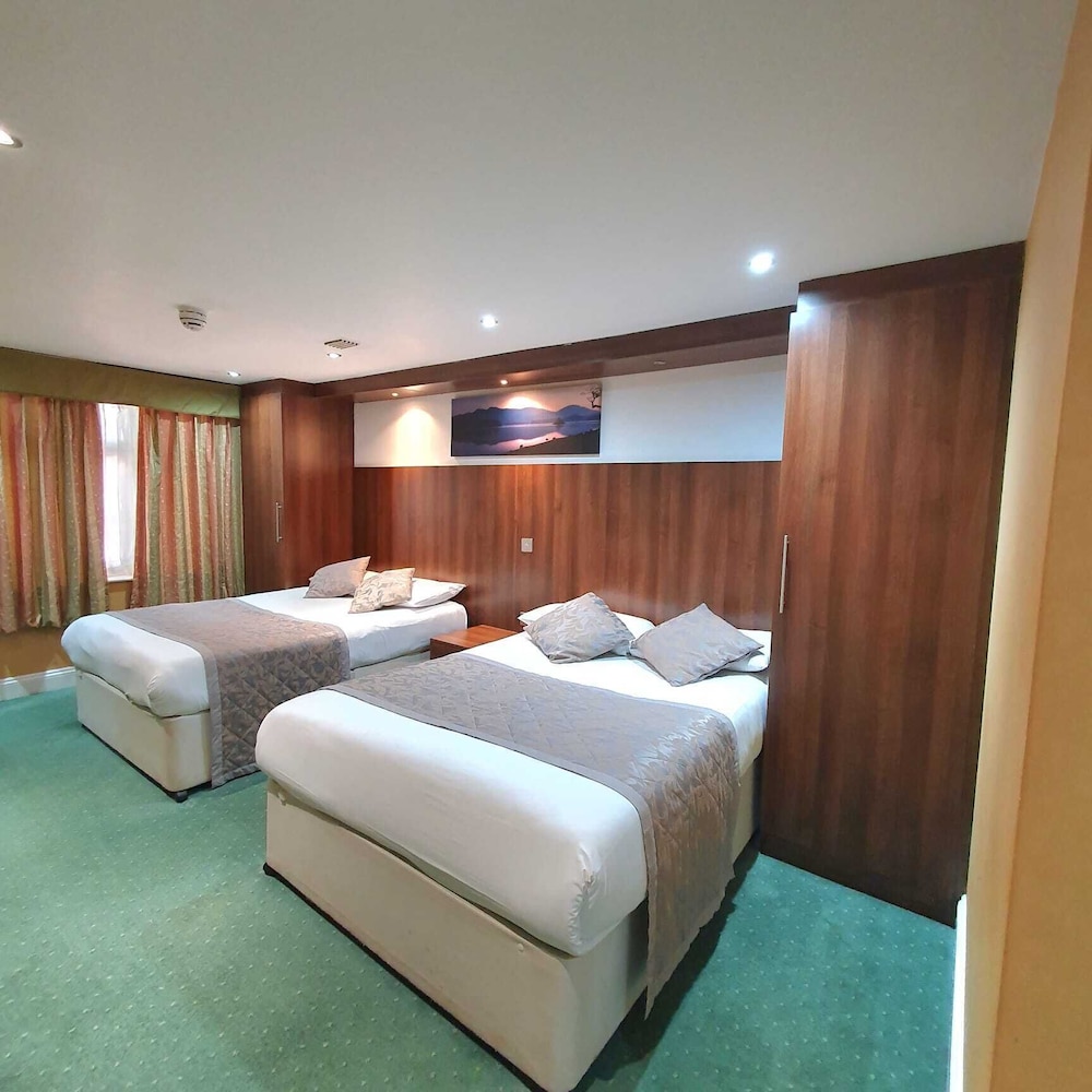 Habitación triple ejecutiva del hotel Oliver