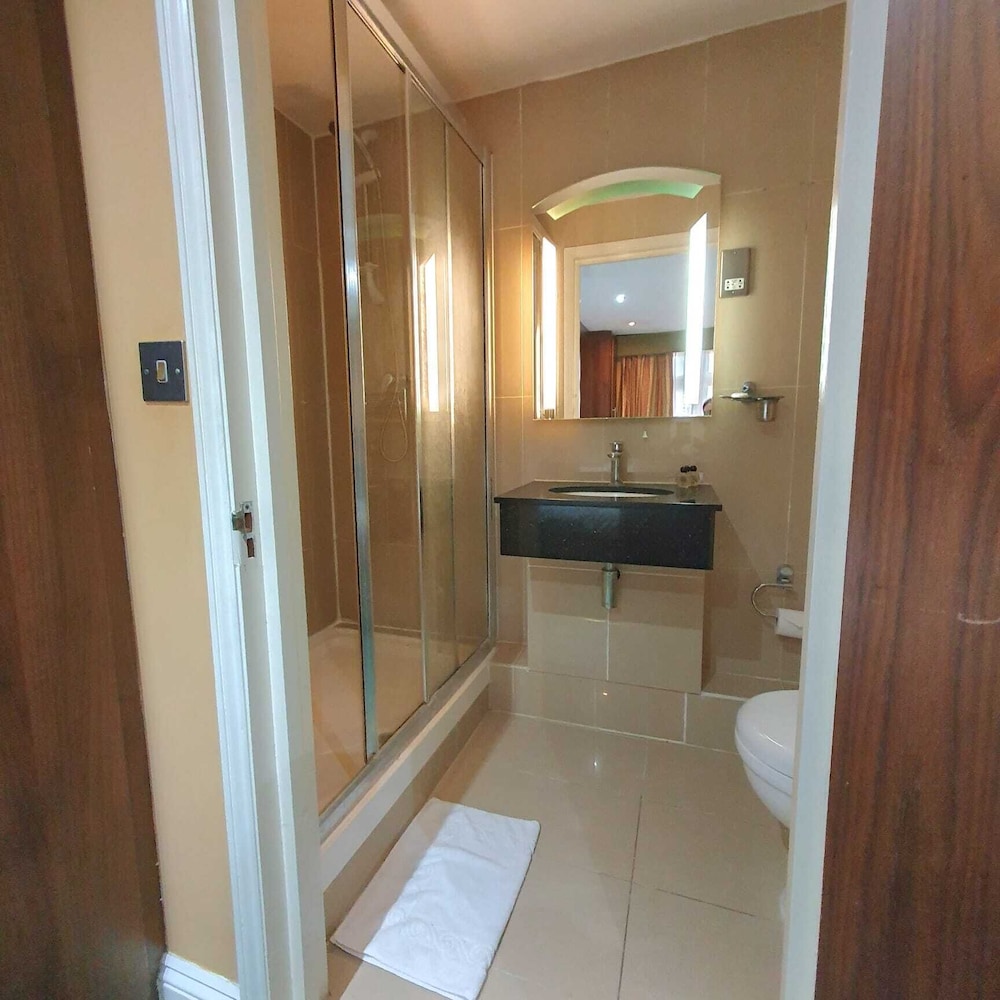 Habitación triple ejecutiva del hotel Oliver. Foto 1