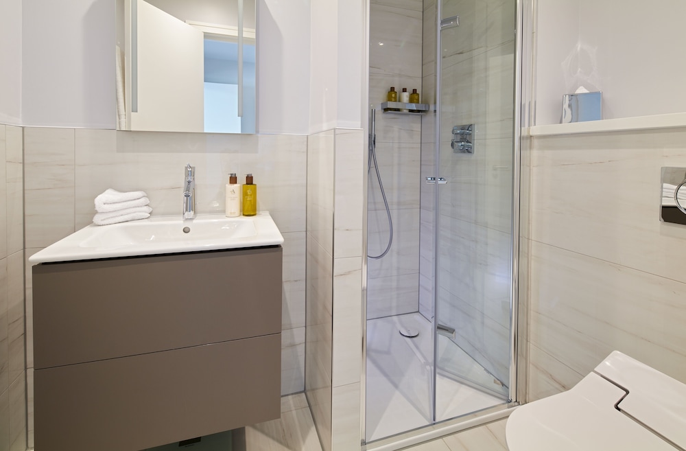 Open Plan Apartment with Sofa Bed del hotel Cheval Harrington Court. Foto 6