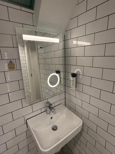 Habitación individual sin ventanas del hotel Lidos. Foto 4